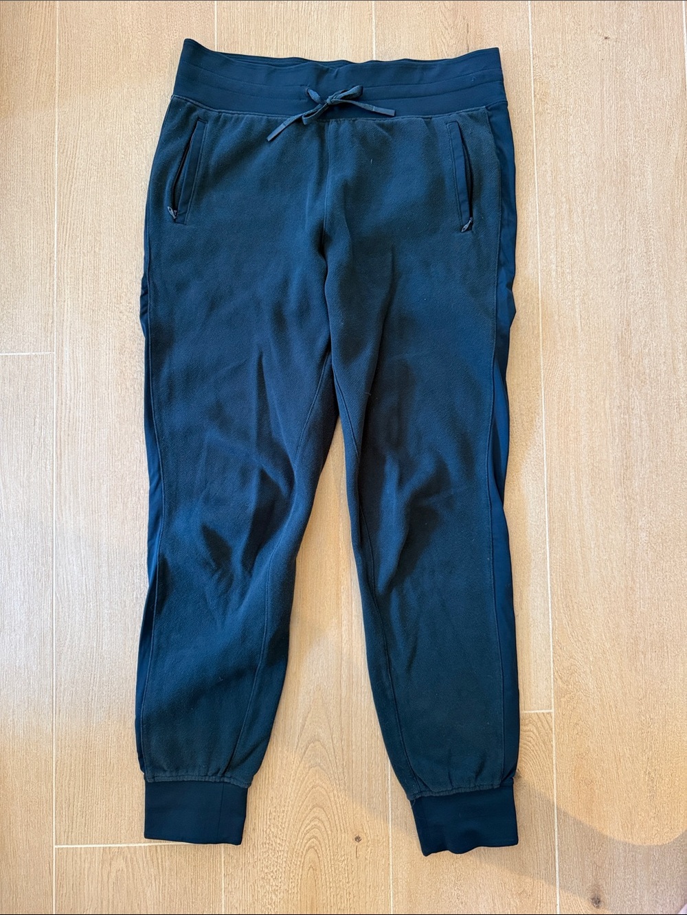 Women’s Lululemon Forest Green Jogger Pants size 8 with Drawstring Waist